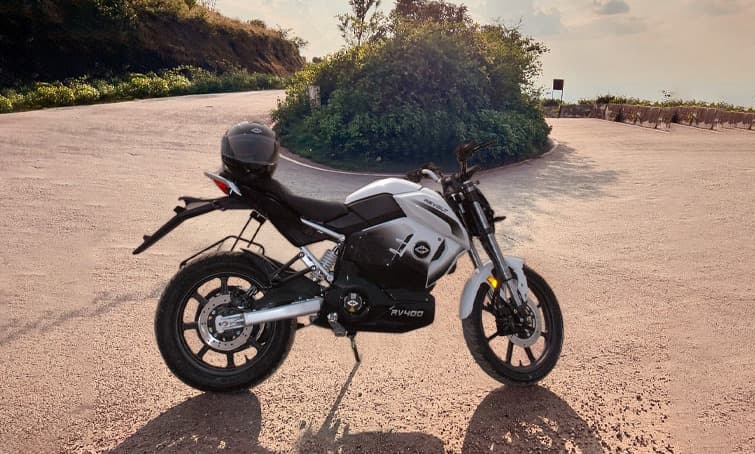 Features of RV400 electric bike in India 2025